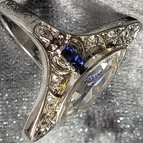 Floral Shaped Crystal Art Deco Ring - Picture 4 of 5